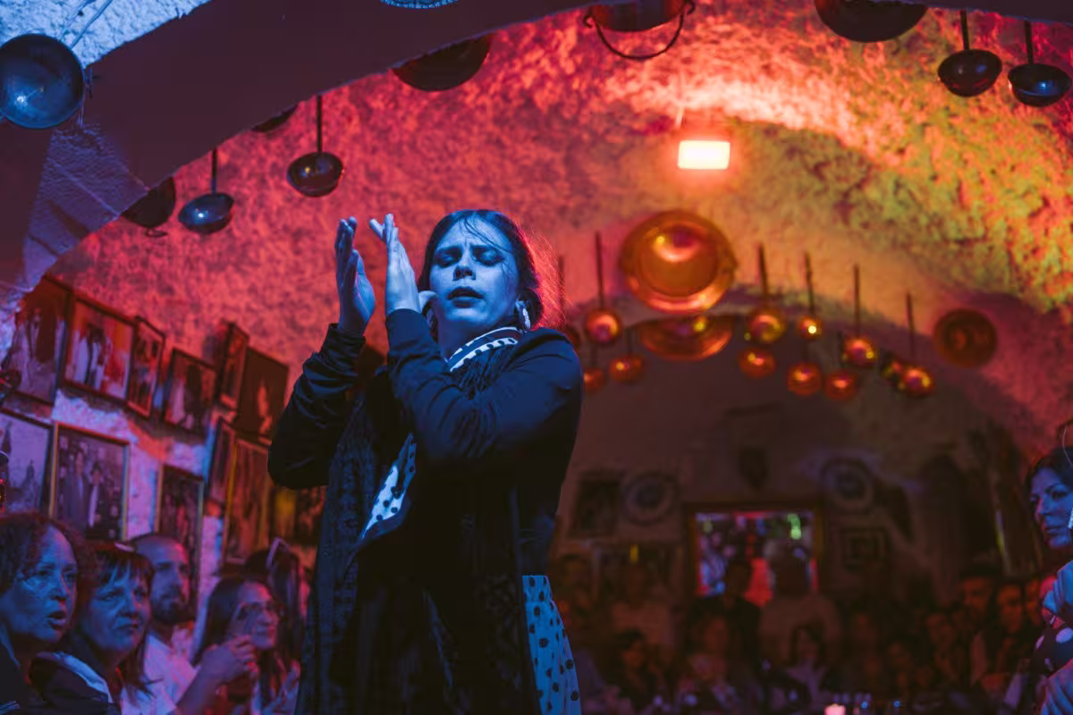 Flamenca tocando palmas